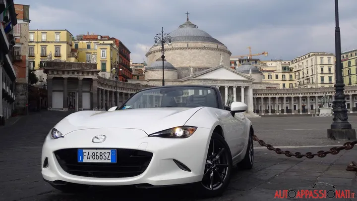 Mazda MX-5 - Piazza del Plebiscito