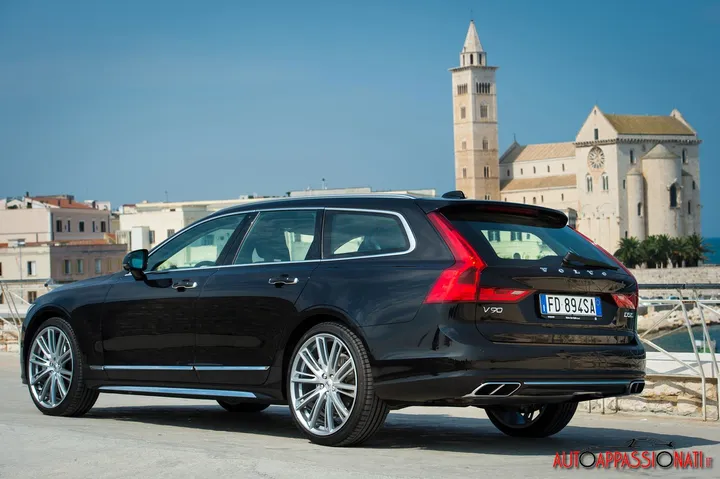 Volvo V90 64