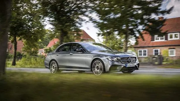 E43AMG 4MATIC Saloon selenite grey 20
