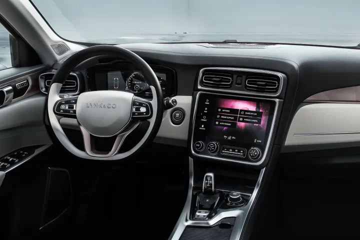 Geely LYNK CO 01 3