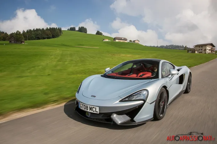 McLaren 570GT15