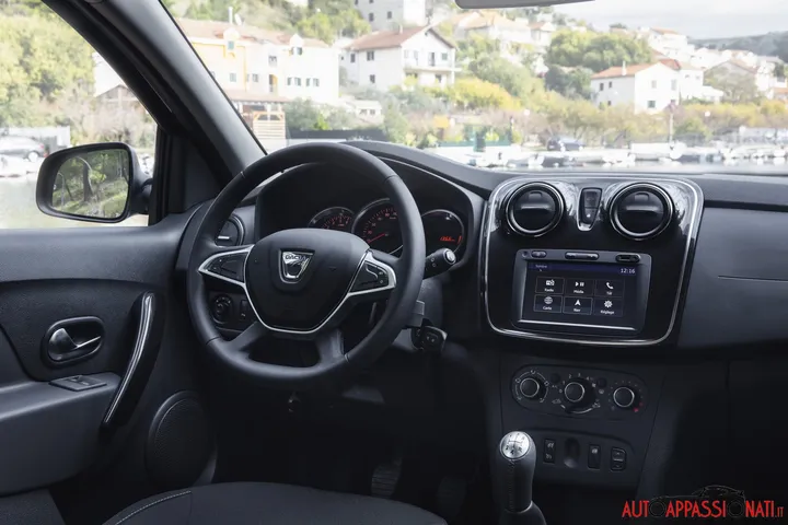 Dacia Sandero 02