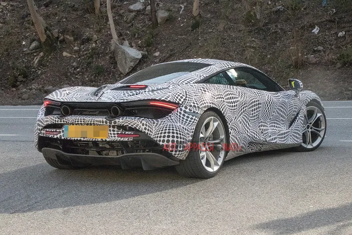 McLaren 720S 03