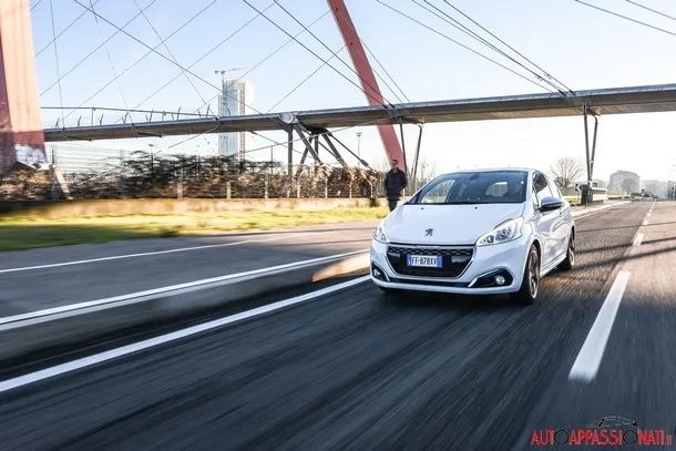Peugeot 208GTi 20 allaguida