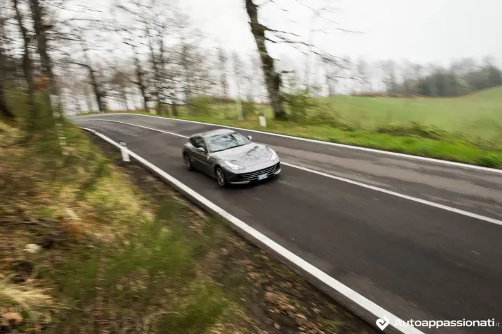 FERRARI GTC4LUSSO DINAMICA