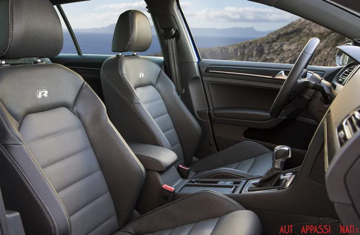 Volkswagen Golf R interni