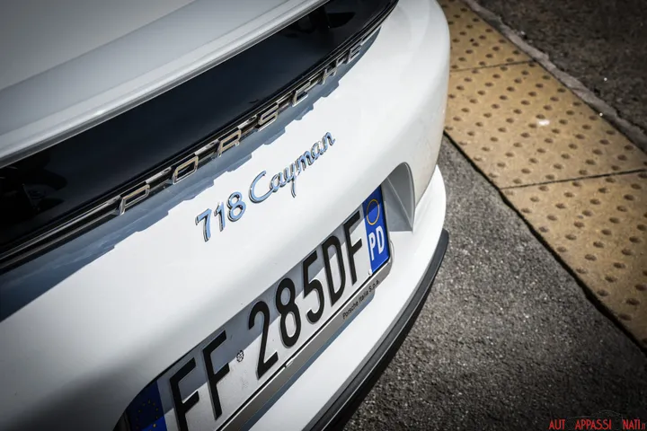 Porsche 718 Cayman