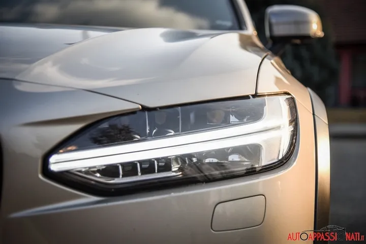 V90 Cross Country