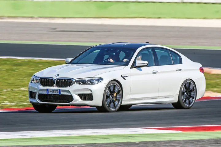 Nuova BMW M5 prova