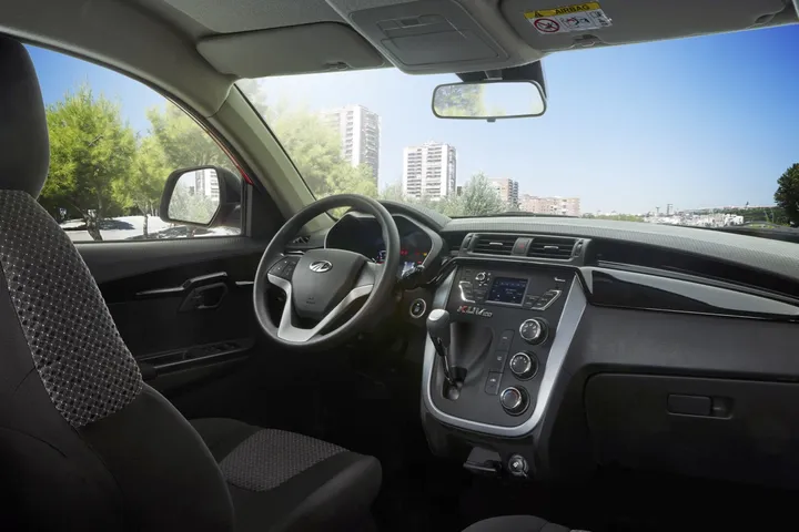 Mahindra KUV100 interni