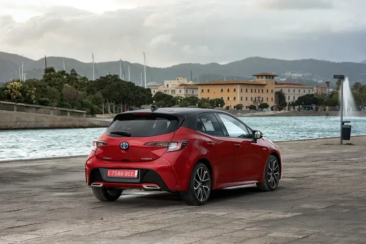 corolla hb 20l red bitone 2019 005 470447