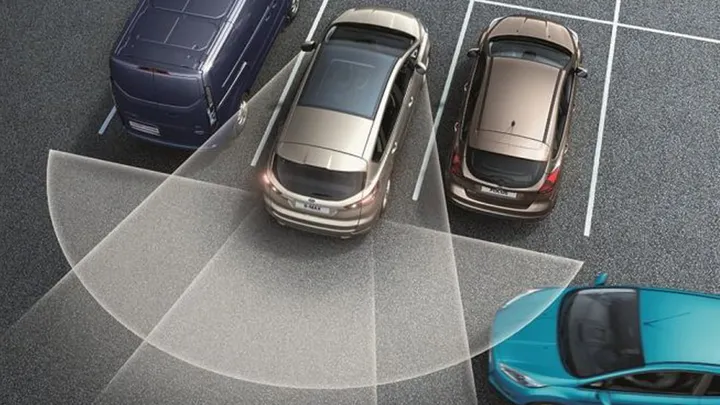 Ford Cross traffic alert with braking