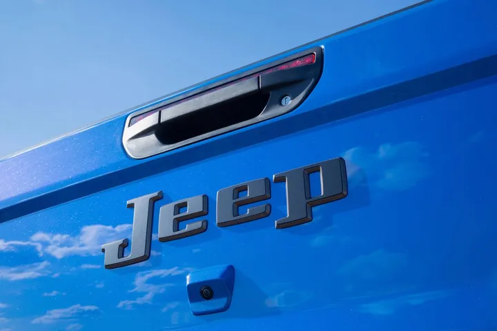 190408 jeep jeep j6 2