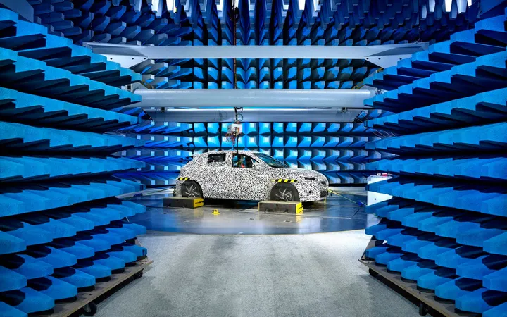 opel corsa camouflage emv lab ruesselsheim 506573
