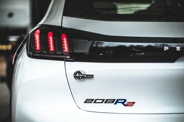 nuova peugeot 208 R2