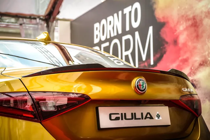 Giulia livrea ocra