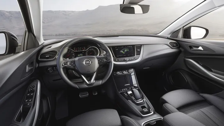 Opel Grandland X ibrida plug-in