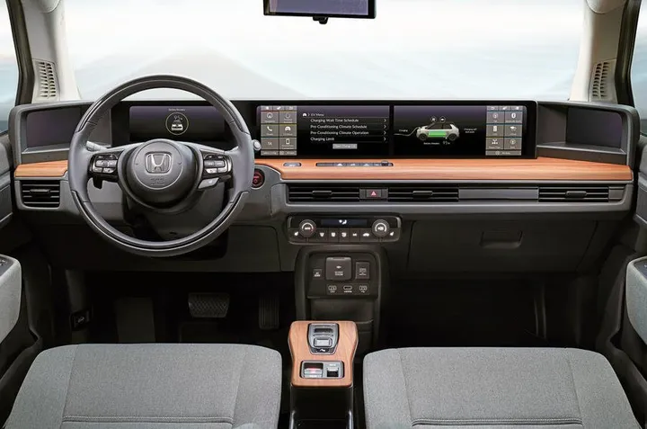 Honda e interni