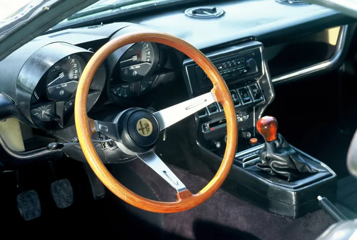 alfa romeo montreal