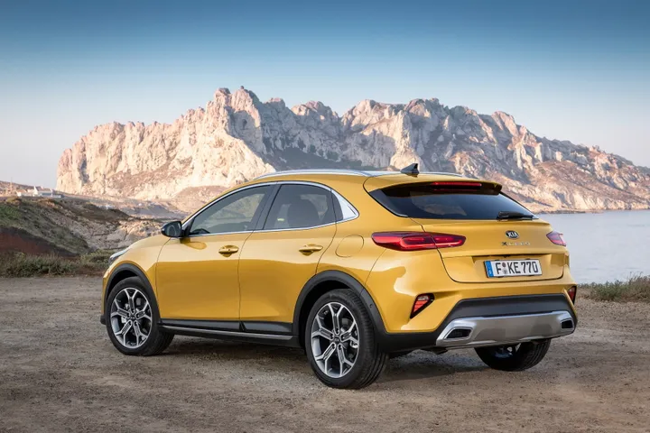kia xceed posteriore quantum yellow