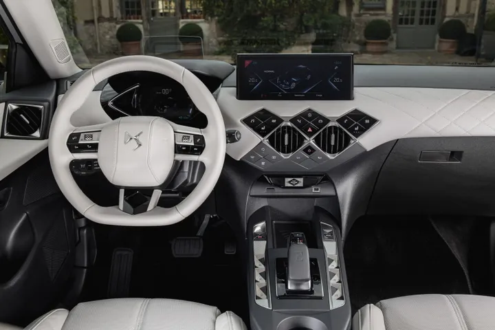 DS 3 Crossback E-Tense interni