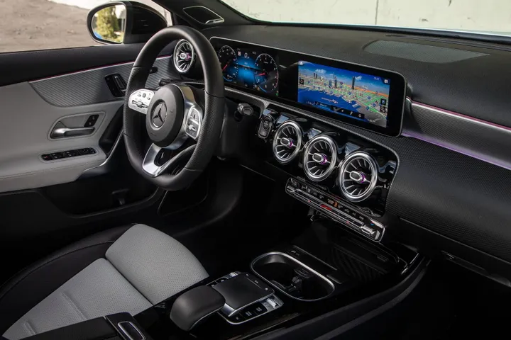 schermo infotainment