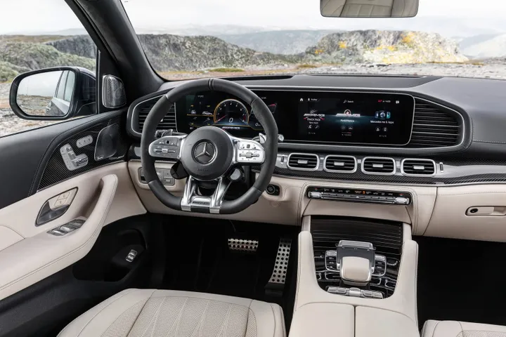 schermo infotainment