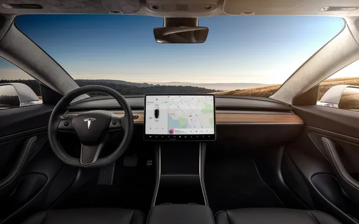 schermo infotainment