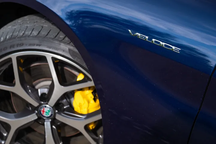 allestimento veloce logo alfa romeo