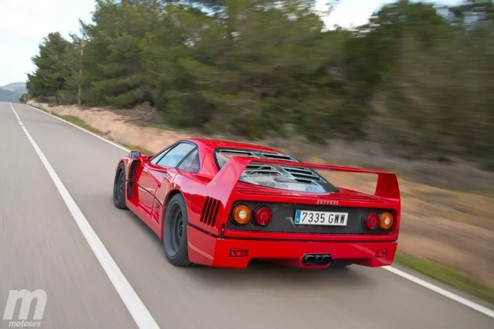 Ferrari F40 dinamica