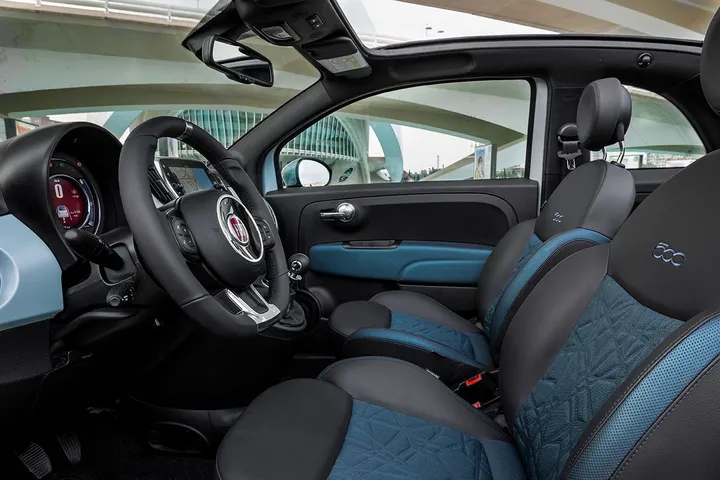 Fiat 500 Hybrid Launch Edition interni