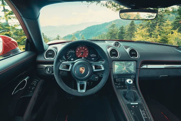 interni porsche 718