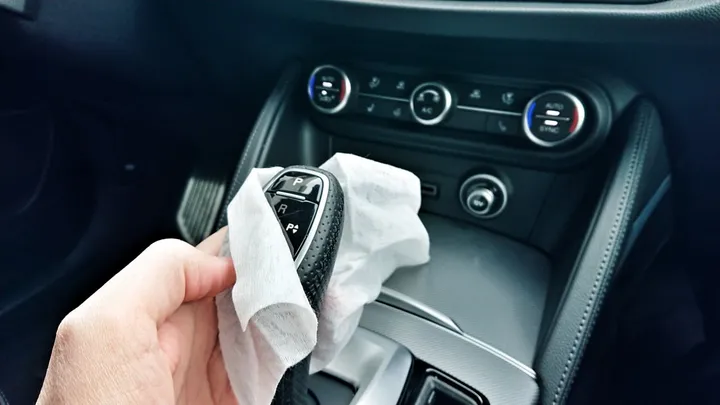 salviette disinfettanti auto