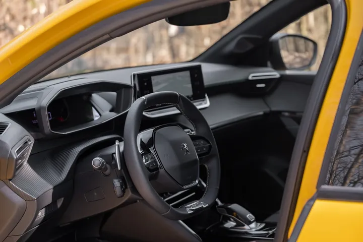 Peugeot 208 interni