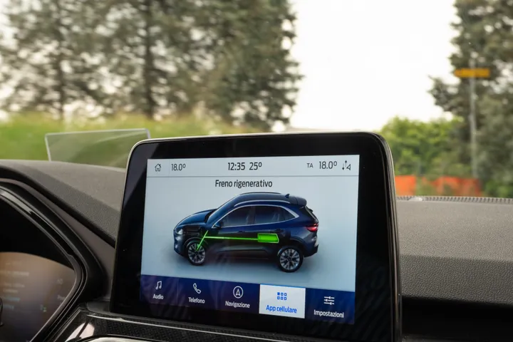 ford kuga ibrida plug-in