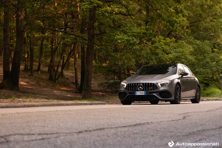 a45 s amg grigio opaco