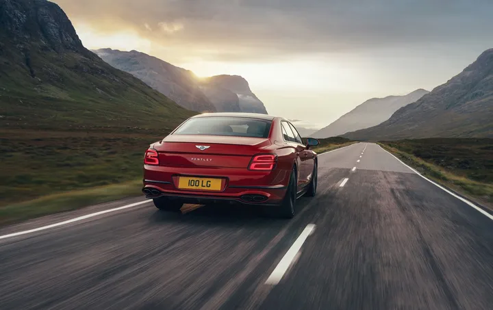 flying spur v8