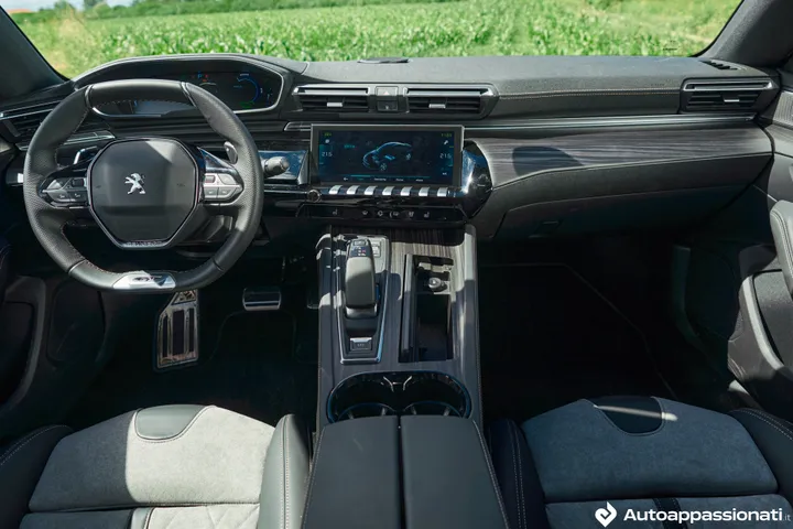 peugeot 508 hybrid interni