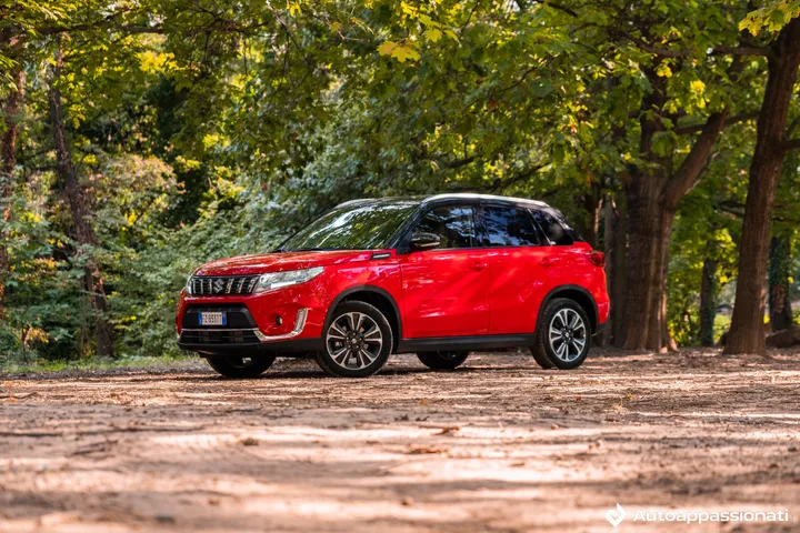 suzuki vitara hybrid prova su strada