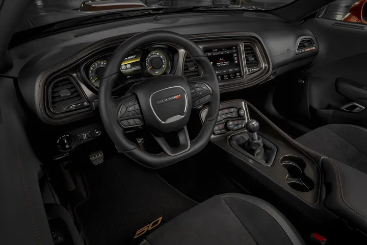 Dodge Challenger 50th Anniversary Edition interni