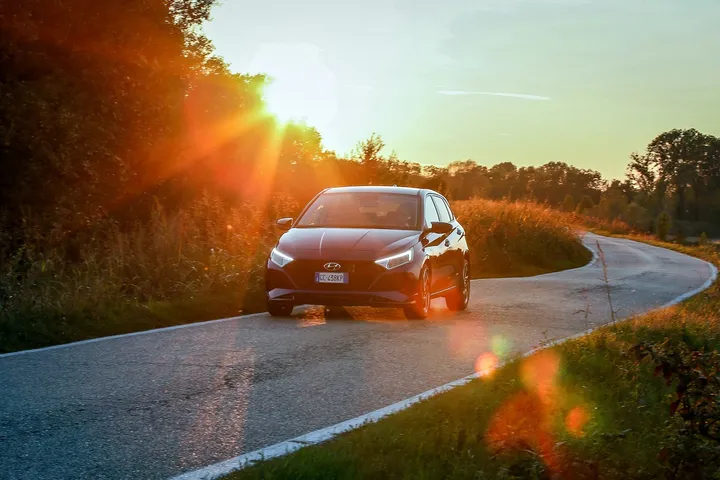 Hyundai i20 2021 intense blue