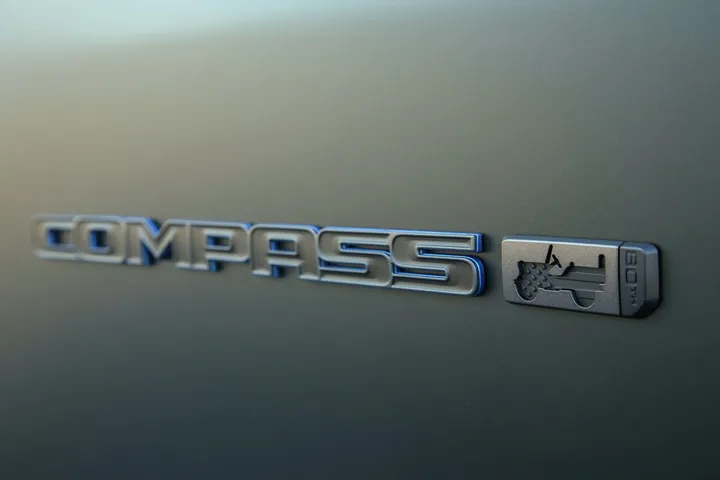 badge Jeep 80° anniversario