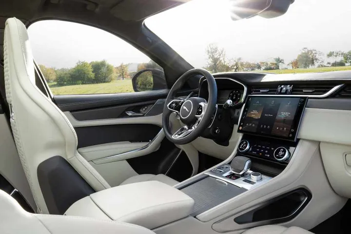 Jaguar F-Pace SVR 2021 interni