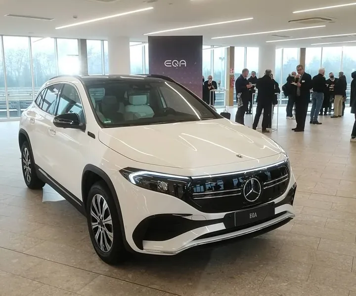 Mercedes EQA 2021