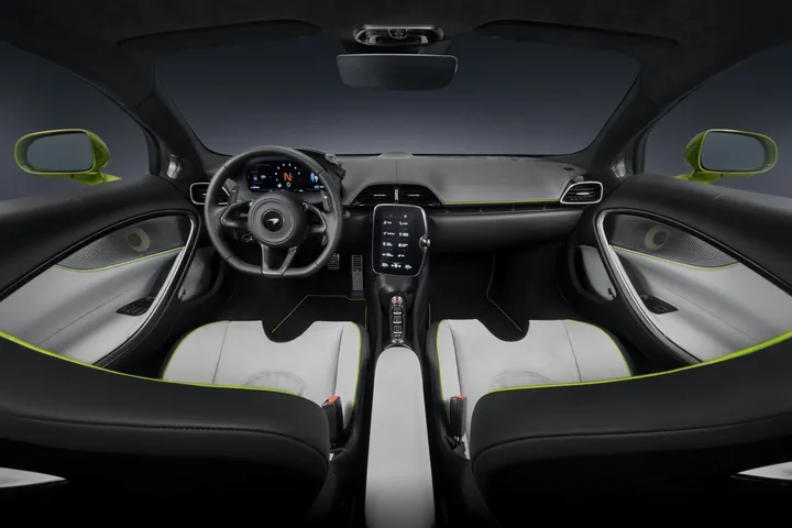 interni McLaren Artura