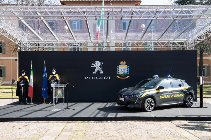 Peugeot e-208