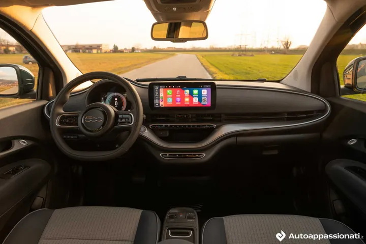 fiat 500 elettrica interni