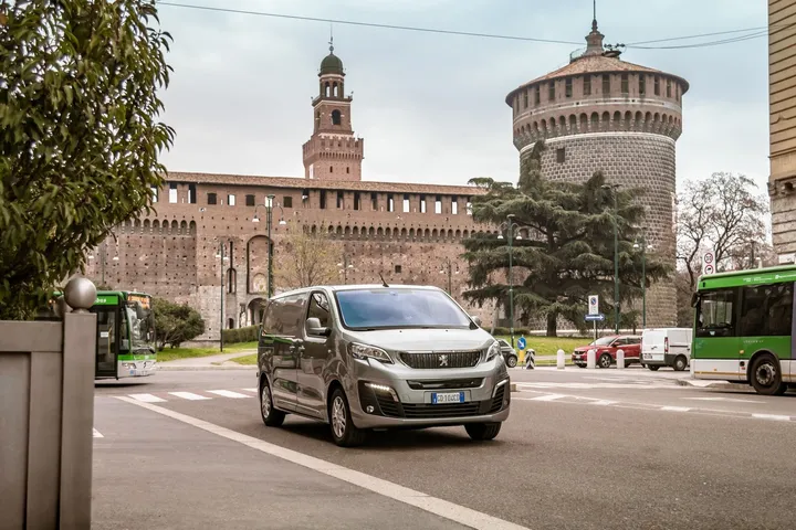 Peugeot e-Expert prova su strada