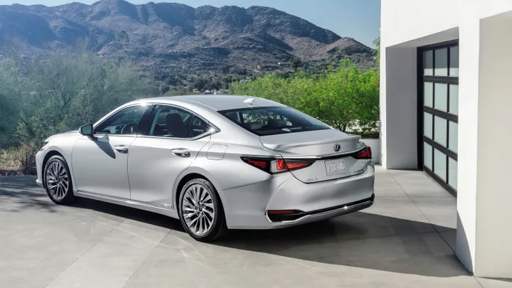 Lexus ES 2021
