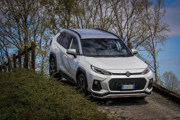 Suzuki Across plug-in hybrid